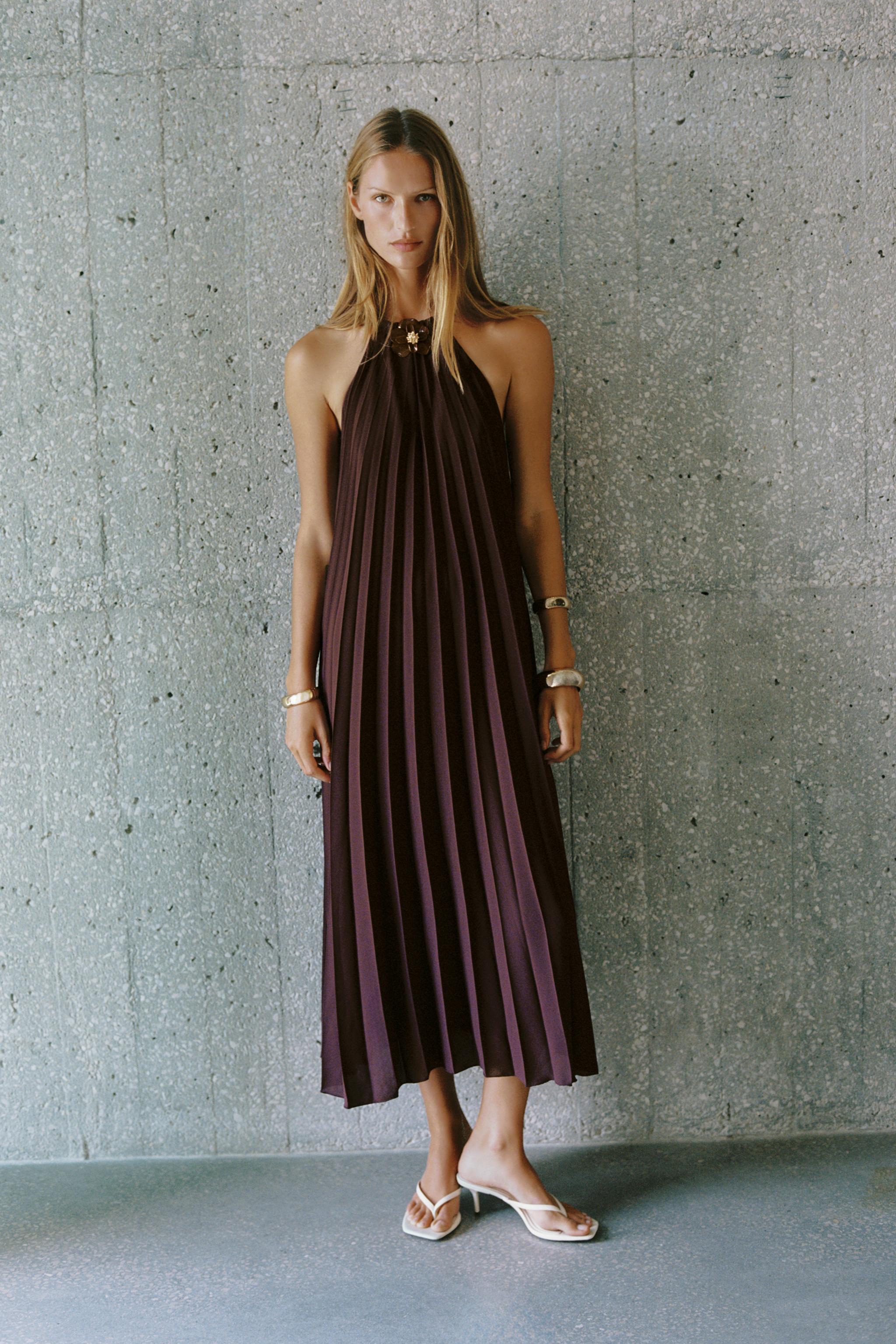 PLEATED MIDI DRESS WITH FLORAL BROOCH